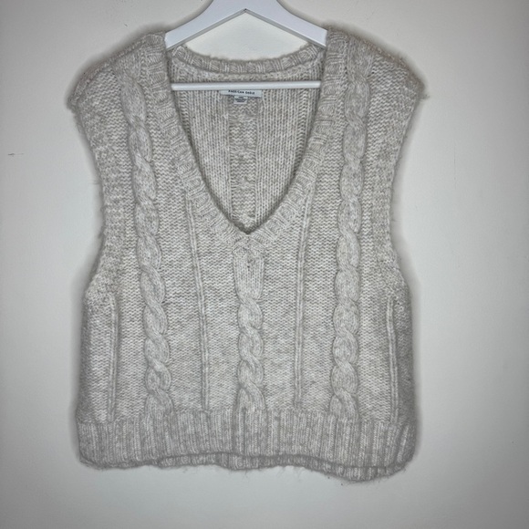 American Eagle Outfitters Cream Cable Knit V-Neck Sweater Vest Size L - Picture 1 of 4